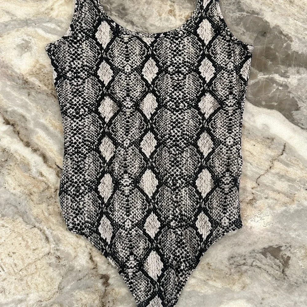 Sexy snakeskin body suit by Timing - Picture 2 of 4